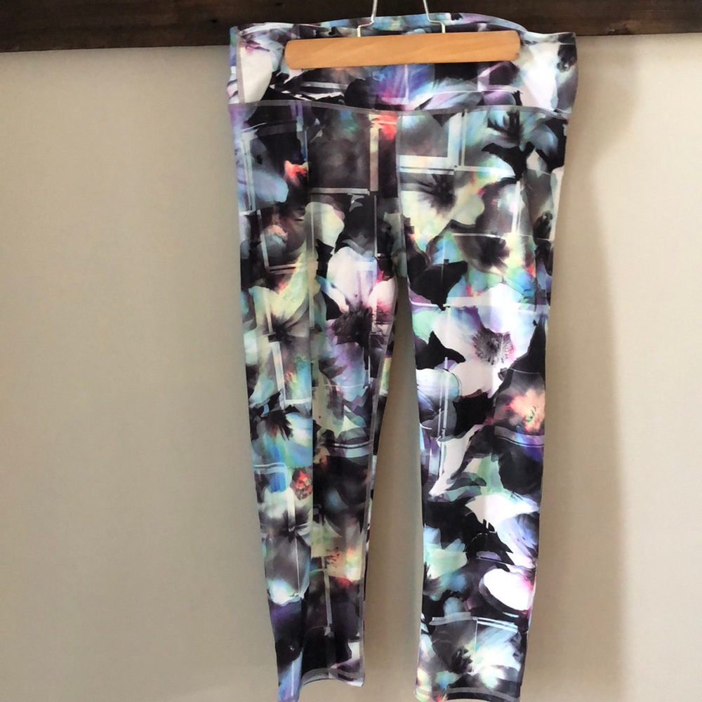 Fabletics work out Capri leggings